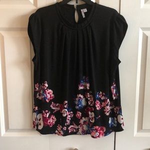 ELLE XXL black and floral top